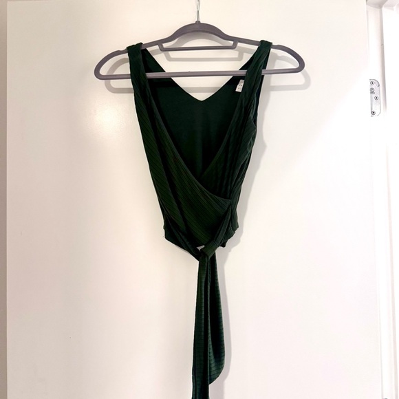 Callista Sleeveless Wrap Crop Top EUC - Picture 2 of 2